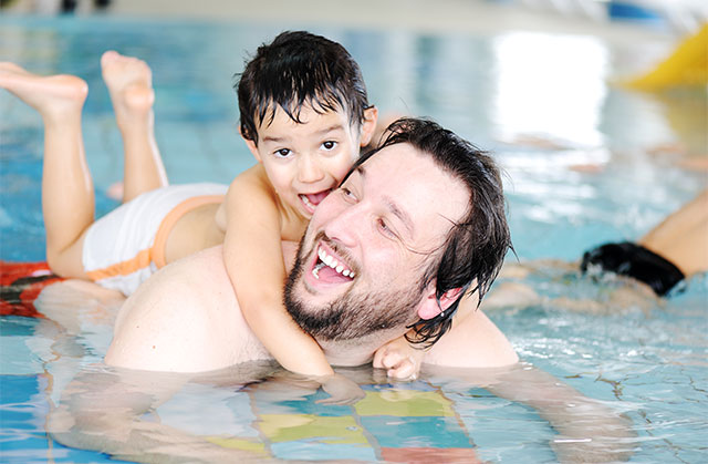 dad-swimming